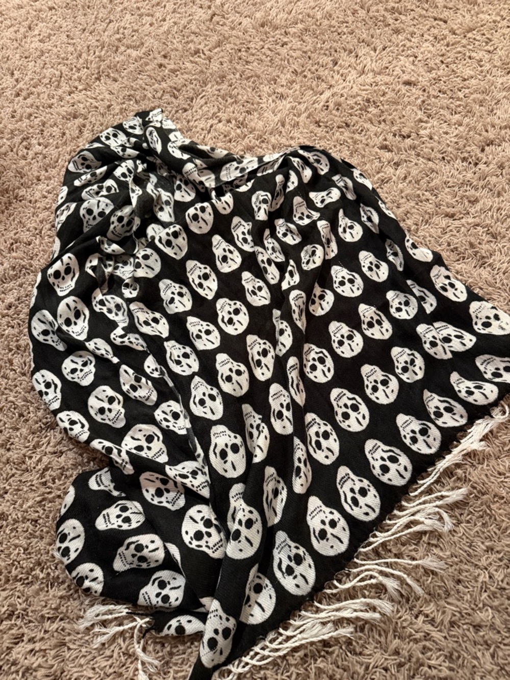 Black & White Skull Pattern Fringe Scarf